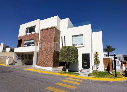 Casa Residencial En Venta Amueblada, Fracc. La Trinidad, Tlaxcalancingo Pue