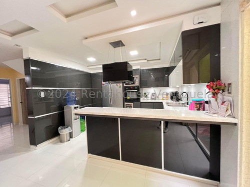 Venta De Townhouse En Karol Home Maracay Aragua 24-27080 Irr