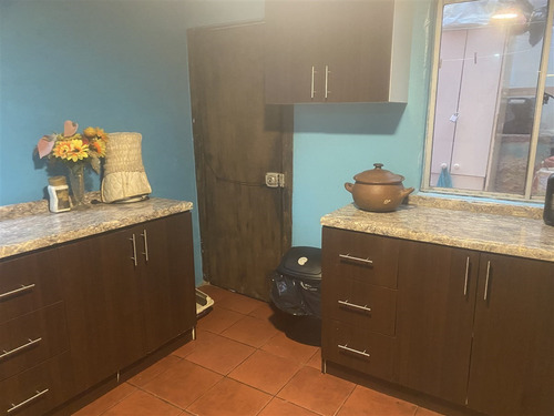 Casa En Venta De 3 Dorm. En Concón
