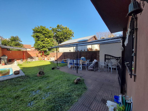 Venta Casa 319m2 Con Patio, Pileta Y Cochera En Don Bosco Quilmes, Apto Credito !!!
