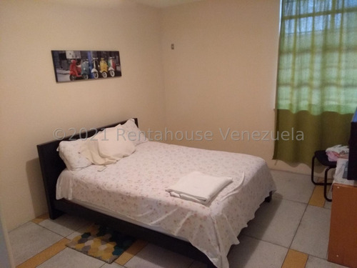 Imagen 13 de 19 de Casa En Venta En Santa Cecilia, Calle Cerrada.