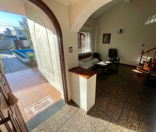 Venta Casa 4 Ambientes Con Pileta Y Cochera Padua