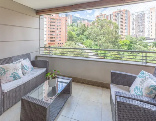 Apartamento En Venta En El Tesoro. Cod V15499
