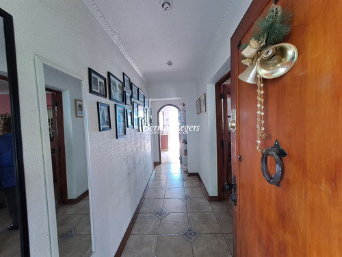Casa En Venta De 6 Dorm. En La Reina