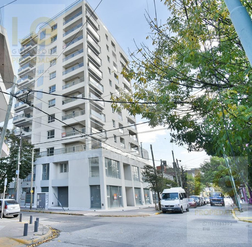 Imagen 1 de 18 de Departamento En Venta De 3 Ambientes Con Cochera En Berazategui Centro - Amenities