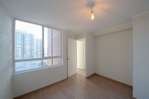 Depto Remodelado Como Nuevo En Venta De 3 Dorm. En Santiago