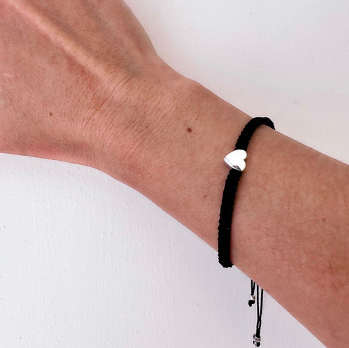 Imagen 7 de 10 de Pulsera Tejida Hilo Negro Corazón De Plata .925 Agálea
