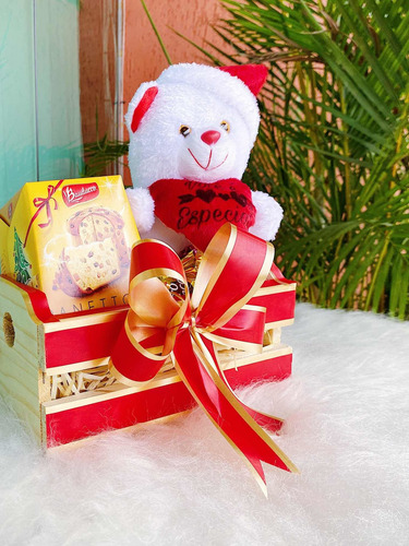 Imagem 3 de 4 de Cesta Presente Natal Chocolate E Pelúcia Panetone Especial