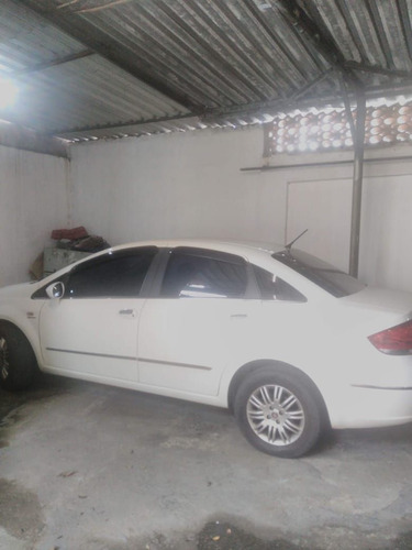 Fiat Linea 2013 1.8 16v Essence Flex Dualogic 4p