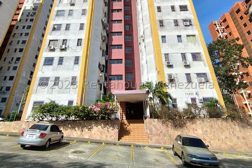 Apartamento En Alquiler Barquisimeto Este, Avenida Lara 24-20684 App