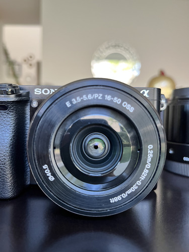 Sony Alpha 6000 (a6000) Con 3 Lentes Y Accesorios Negro (Usado)