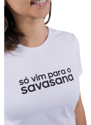 Yogateria Camiseta Baby Look Preta Savasana Confort Basica