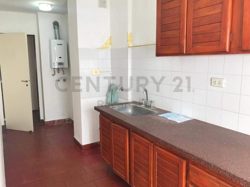Departamento De 4 Ambientes A La Calle Zona Constitución Id 15319