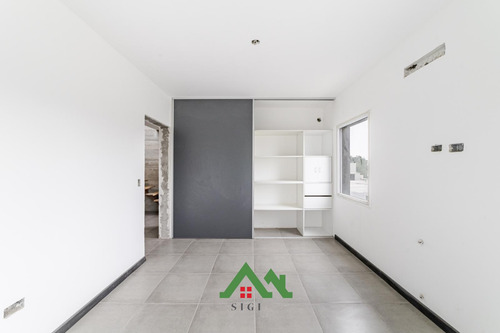 Casa En Arguello 2 Dormitorios, 3 Baños, Patio Con Asador Se Acepta Auto Parte De Pago
