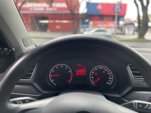 Volkswagen Voyage 1.0 MPI (Flex)