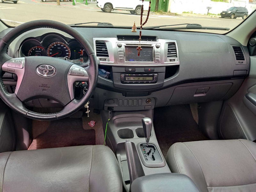 Imagem 9 de 10 de Toyota Hilux Cabine Dupla 2.7 Srv Cd 4x2 (flex) (aut)