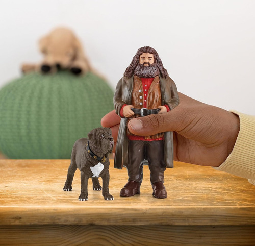 Figura De Hagrid Y Fang Harry Potter