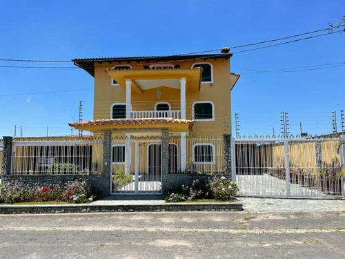 Se Vende Casa 1000 M2 En La Urbanización Club De Campo Edo Miranda