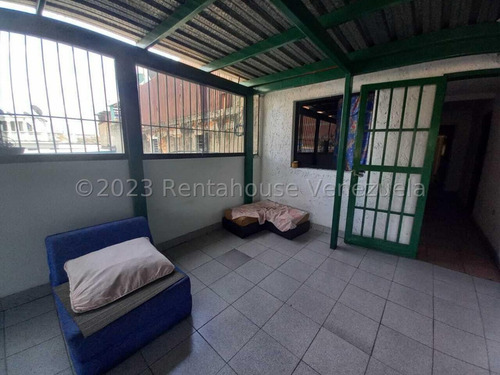Casa En Venta, Plaza Venezuela #25-13059 - Marigreys Blanco -