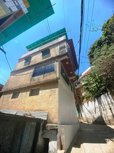 Casa Actualizada Con Anexo De Una Habitación En Venta En La Pastora 