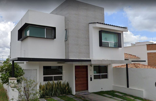  A La Venta; Enorme Y Moderna Casa En Cumbres Del Lago, Juriquilla, En Remate Bancario!!!!