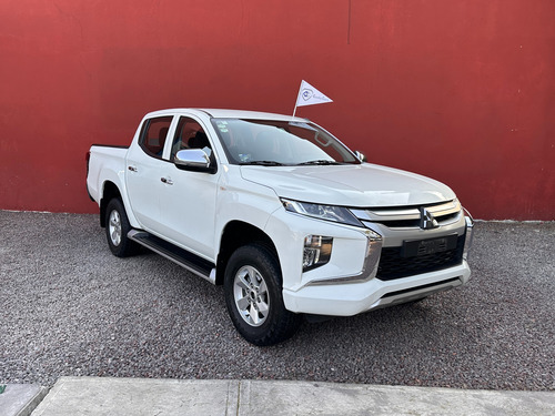 Mitsubishi L200 2.4 Cabina Doble 4x2 Mt