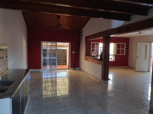 Imagen 6 de 15 de Casa En Venta 2 Dorm B° Giovinazo