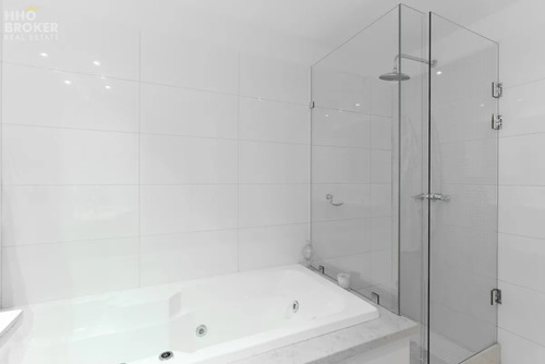 Apartamento En Venta De 3 Dormitorios, Torre Lobos, Punta Del Este, Playa Brava.