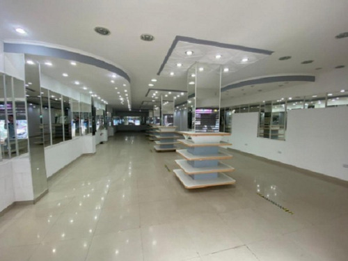 Importante Local, Salón 150 M², Inmejorable Ubicación Sobre Peatonal, Oportunidad