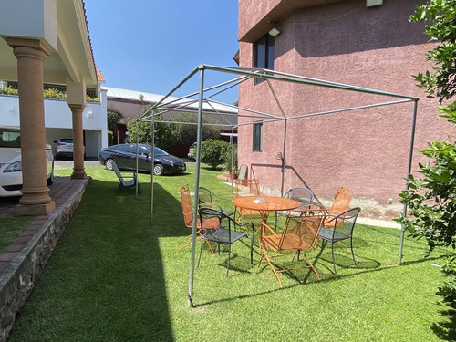 Casa En Venta En Tlalpan, Amplia,iluminada Y Con Jardín