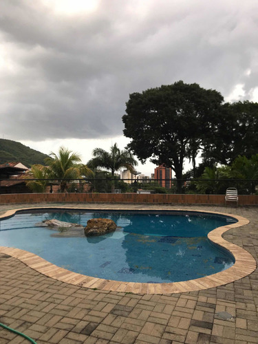 Imagen 17 de 20 de Jra Vende Townhouse De Lujo En Lomas Del Este