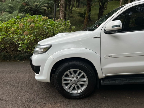 Toyota Hilux SW4 3.0 SRV 4X4 7 LUGARES 16V TURBO INTERCOOLER DIESEL 4P AUTOMÁTICO