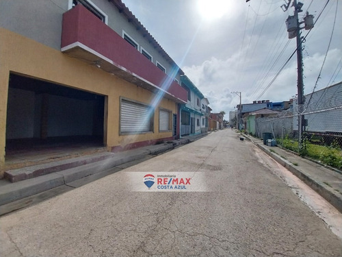 En Venta Casa Con Local Comercial De 175 Metros Cuadrados, Excelente Ubicación En El Casco Central De Tucacas.
