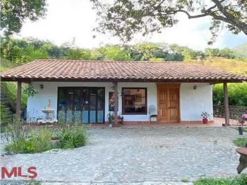 Hermosa Casa Campestre Estilo Colonial(mls#240873)