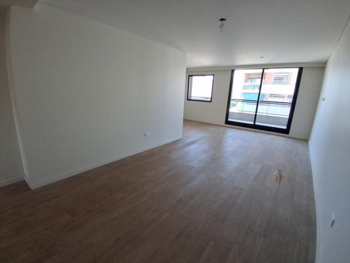 Venta De Departamento 3 Dormitorios Patio, Balcón Y Cochera
