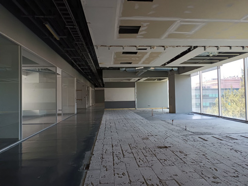 Rento Oficina 630 M2, En El Mejor Corredor De Edificios Corporativos De Oficinas
