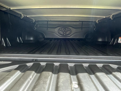 Imagen 6 de 15 de Toyota Hilux 4x4 Dc Srx 2.8 6 Att 204cv Automat Linea Nueva