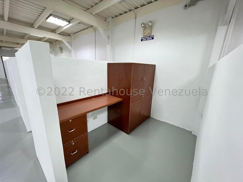 Imagen 14 de 24 de Alquilo Edificio Comercial , Tres Pisos, Con Excelente Ubicación Catia !!!! Excelente Oportunidad!