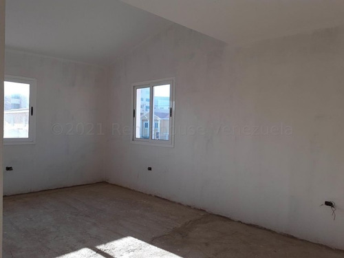 Imagen 5 de 12 de Espectacular Y Amplia Casa A Estrenar En Uno De Los Más Exclusivos Conjuntos Residenciales De La Ciudad. 04127800070 Cod Mls 22-3890