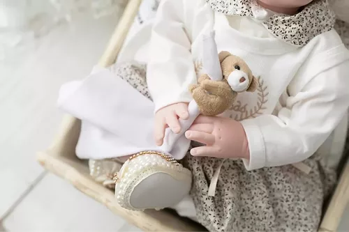 Boneca Bebê Reborn Abigail 50cm Corpo Silicone Realista Lua