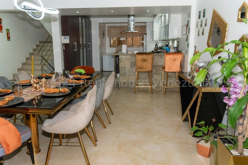 ¡un Oasis En Caracas! Casa De Multiples Niveles En Venta Lomas De La Trinidad
