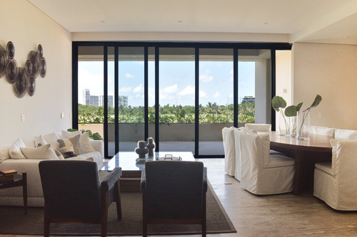 Departamento En Venta En Cancún, La Vela, Con Muelle Propio