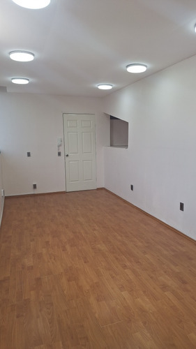 Rento Bonita Oficina En 2 Piso, Baño Privado Y Acceso Libre