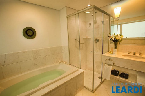 Imagem 9 de 11 de Flat - Itaim Bibi - Sp - 13584