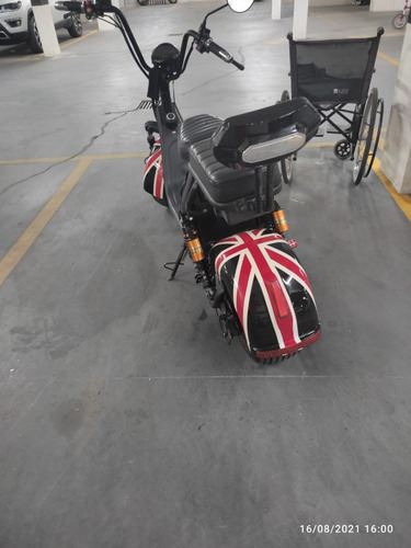 Imagem 3 de 4 de Scooter Elétrica