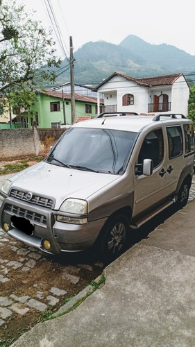 Imagem 1 de 3 de Fiat Doblo 2006 1.8 Adventure Flex 5p