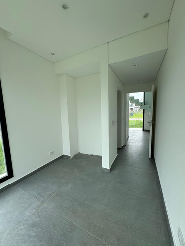 Casa 5 Ambientes En Venta. Lagos De Canning 1