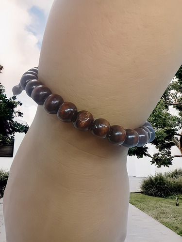 Imagem 4 de 5 de Pulseira Japamala 27 Contas De Madeira Marrom