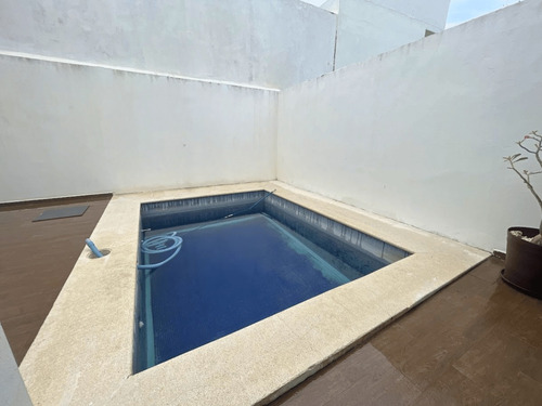 Casa En Venta En Lomas Del Sol, Riviera Veracruzana 302 M² De Lujo Y Comodidad A Pasos Del Mar. Alberca, Terraza Con Vista, Cocina Con Isla, 3 Recámaras, Estudio Y Fraccionamiento Privado Con Casa C