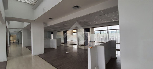 Oficina En Arriendo Con Financiamiento Para Habilitar.